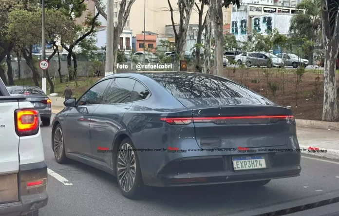 Flagra Nissan N7 Brasil