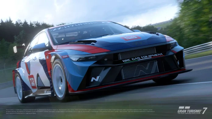 Hyundai ELANTRA N TCR de frente na cor azul Gran Turismo 7