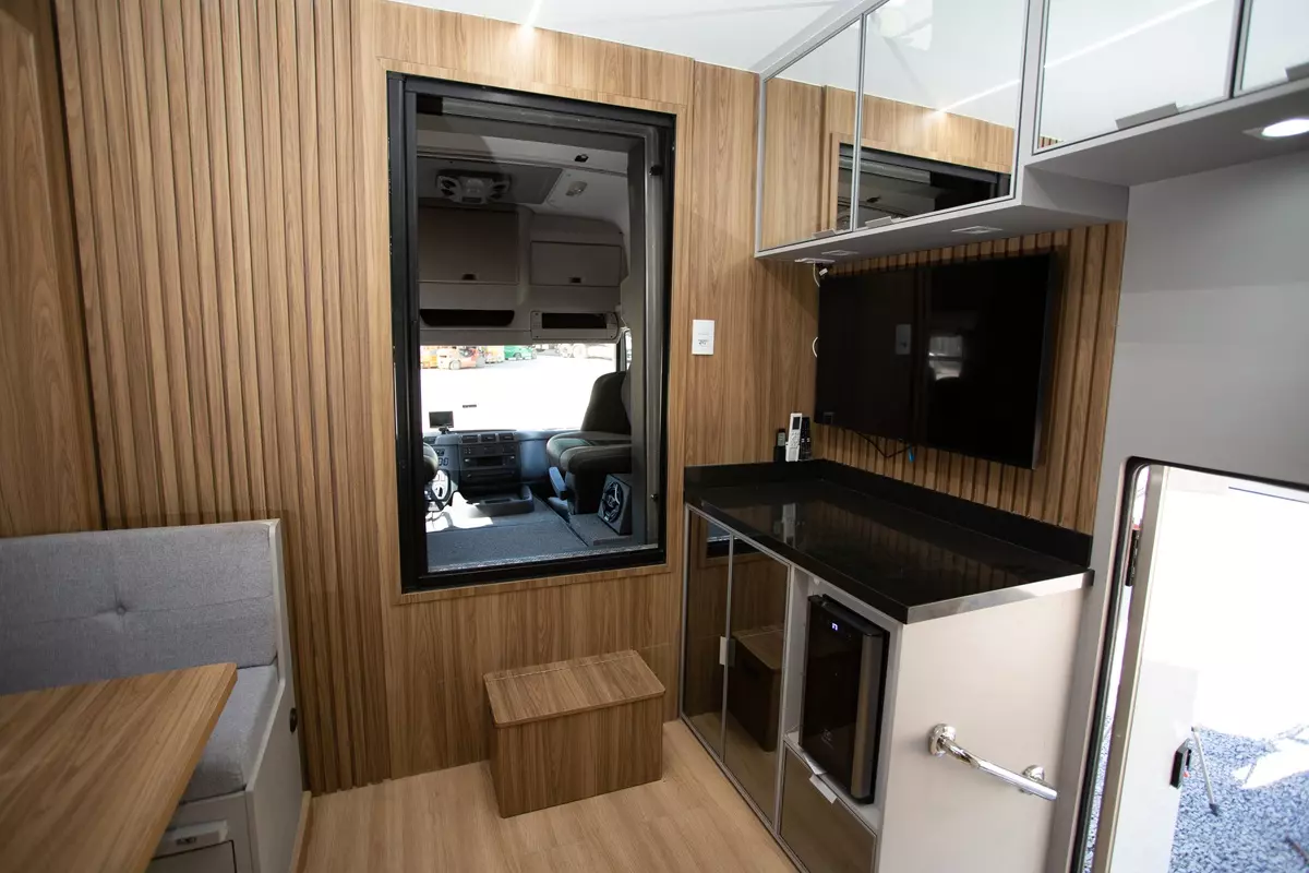 Motorhome DAF CF Semipesado Rígido, configuração 6x2, cabine Space