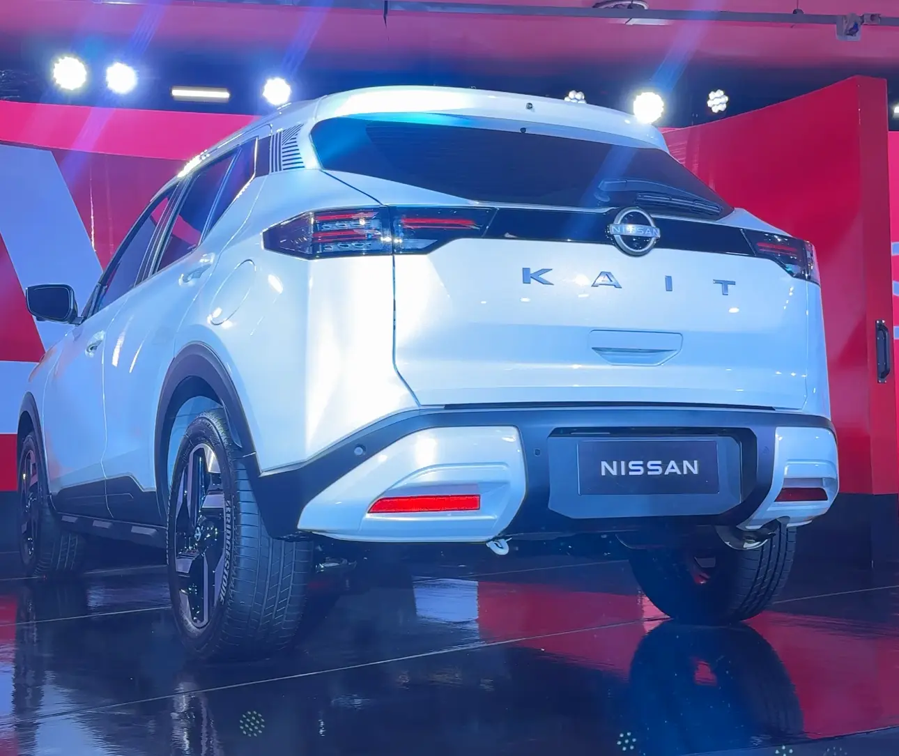 Nissan Kait traseira