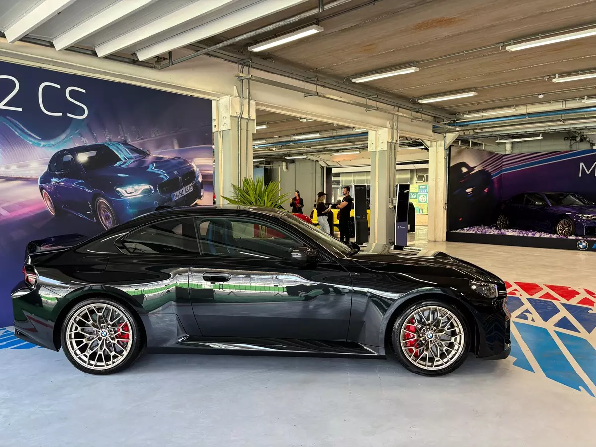 Novo BMW M2 CS 2025 