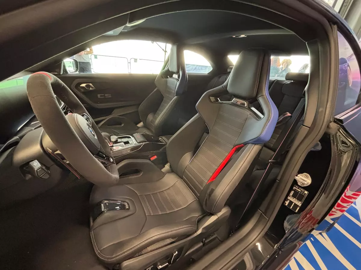 Novo BMW M2 CS 2025 