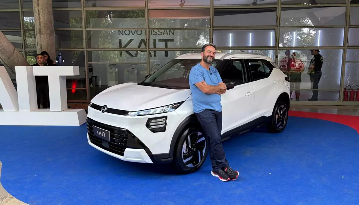 Nissan Kait Exclusive 2026 na cor branca de frente e Marlos Ney Vidal