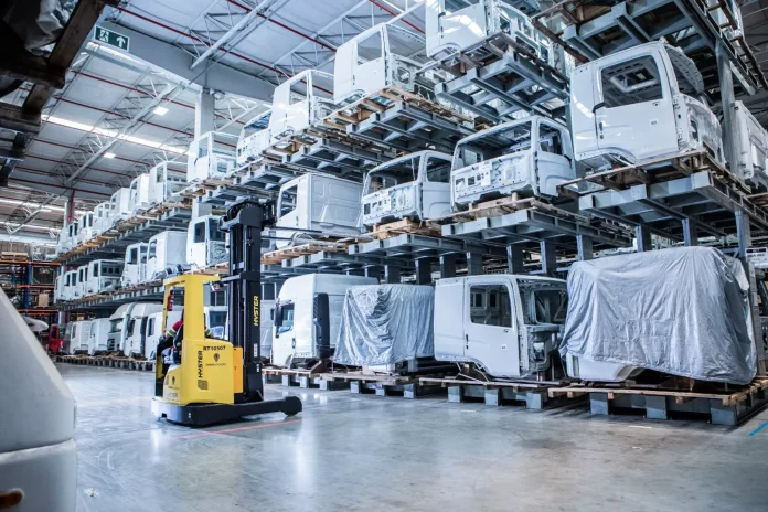 VW Caminhões e Ônibus amplia centro de peças, cresce no pós-vendas e avança em ESG em 2025