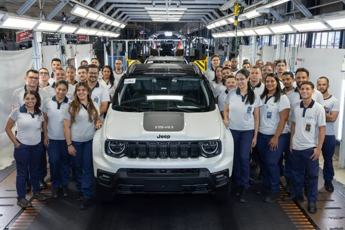 Jeep celebra 700 mil unidades do Renegade fabricadas em Goiana (PE)