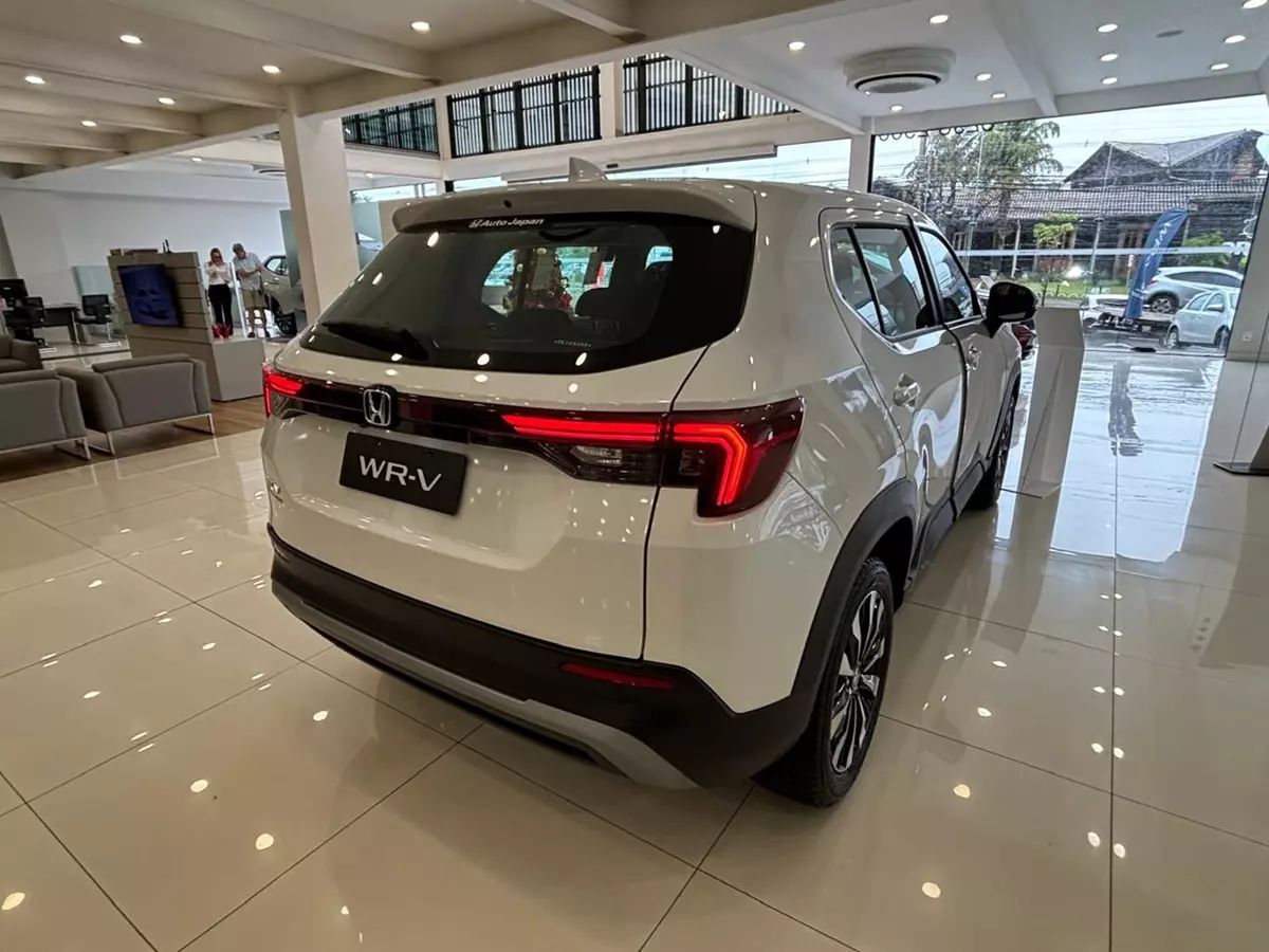 Honda WR-V EX 2026 de traseira na cor branca

