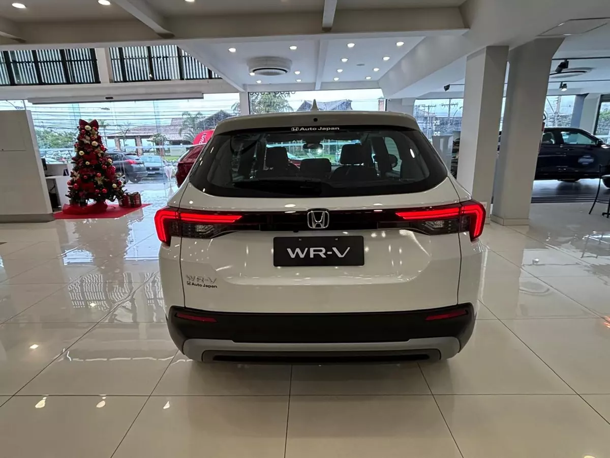 Honda WR-V EX 2026 de traseira na cor branca
