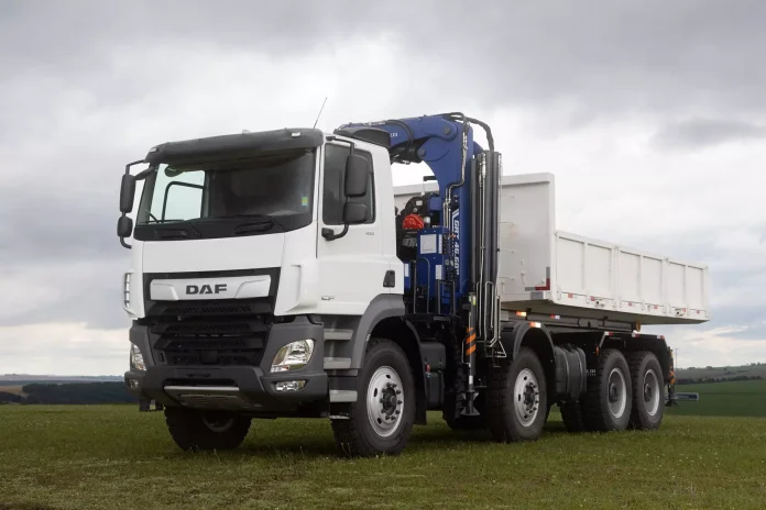 DAF Caminhões Brasil desenvolve CF Mineração 8x4 “2 em 1” para operação de ouro no Suriname