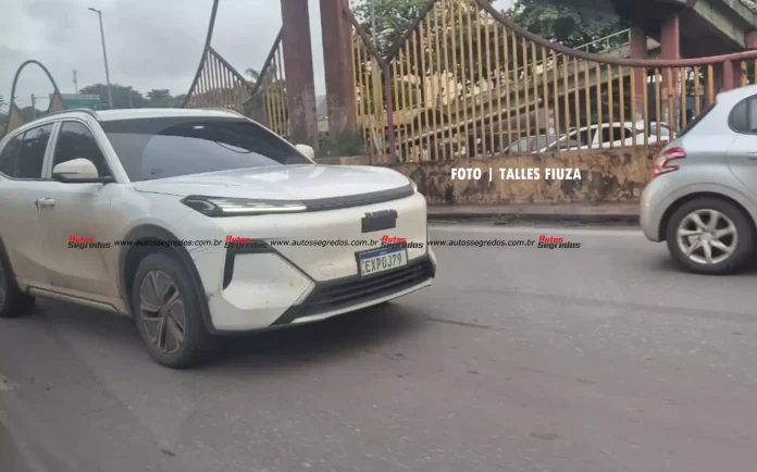 Flagra Geely EX5 Hybrid
