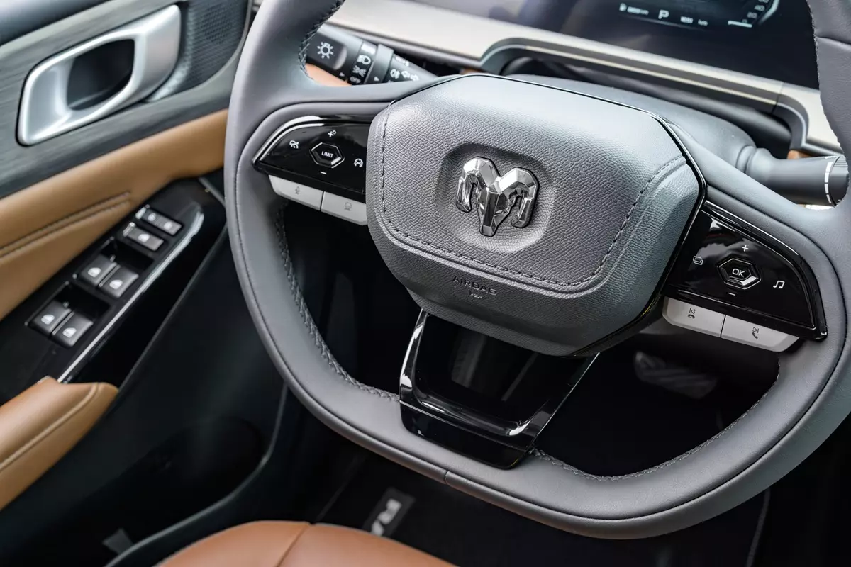 volante da Nova Ram Dakota Laramie 2026 