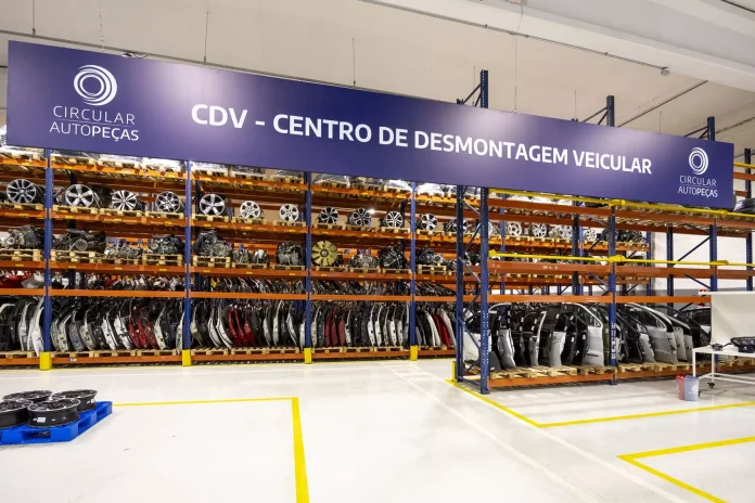 Stellantis desmonta cerca de 600 veículos e reaproveita mais de 9 mil peças em seis meses de operação do Centro de Desmontagem Veicular Circular AutoPeças