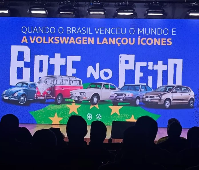 Durante o evento, a montadora expôs cinco modelos clássicos da Volkswagen em frente à sede da CBF