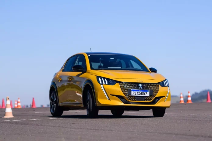 Peugeot e-208 GT