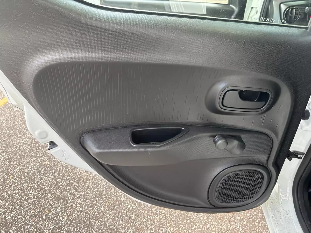 forro de porta traseiro esquerdo do Fiat Mobi Like 2026