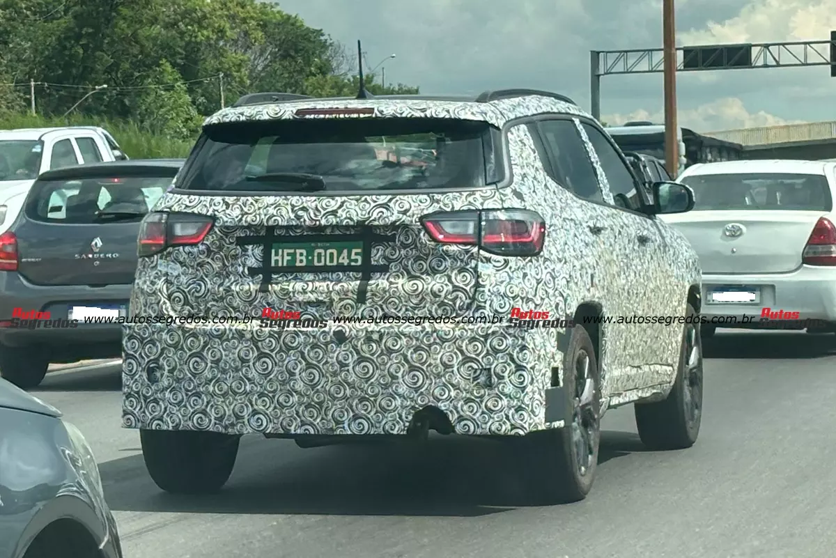 Flagra Jeep Compass 2027 com sistema híbrido leve de 48 volts 