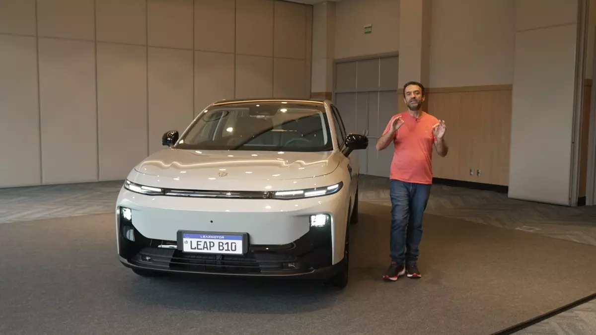 Leapmotor B10 e o jornalista Marlos Ney Vidal