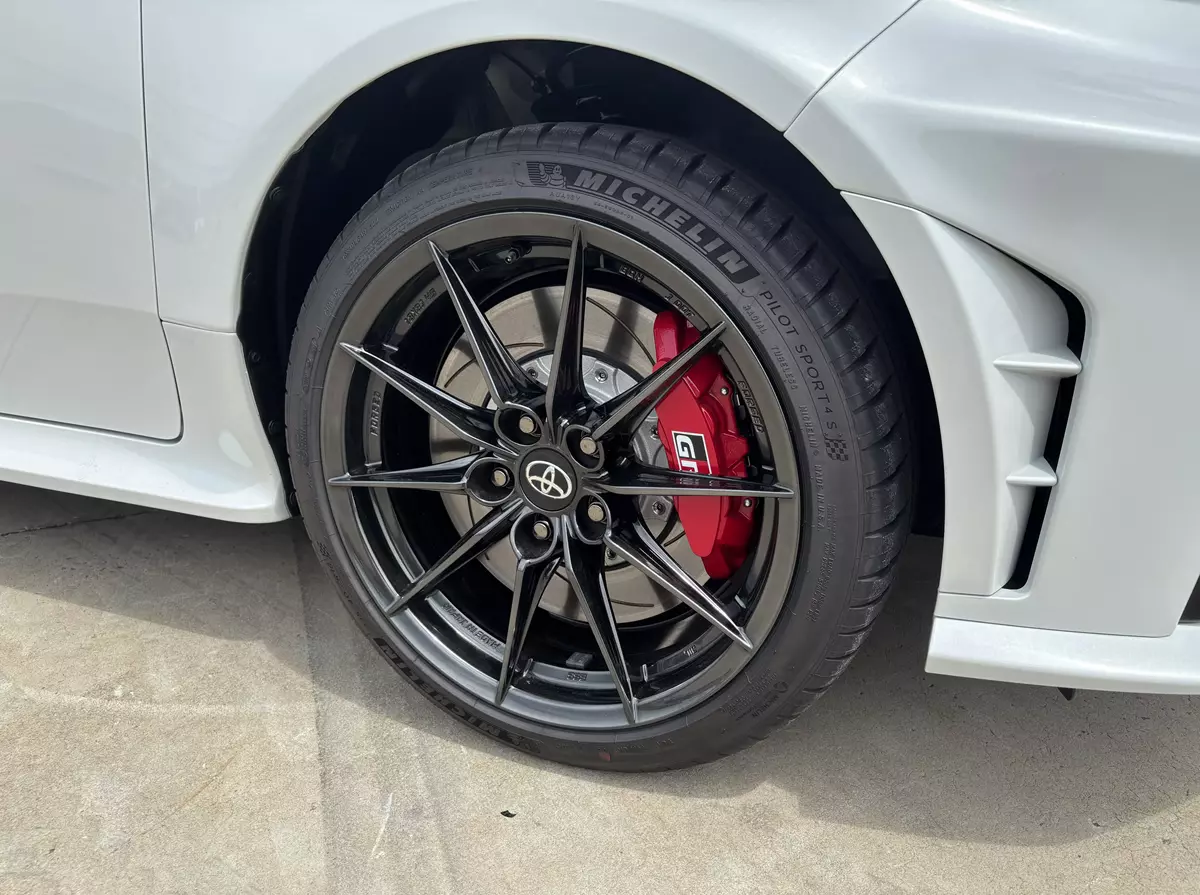 roda de 18 polegadas do Novo Toyota GR Yaris 2026 