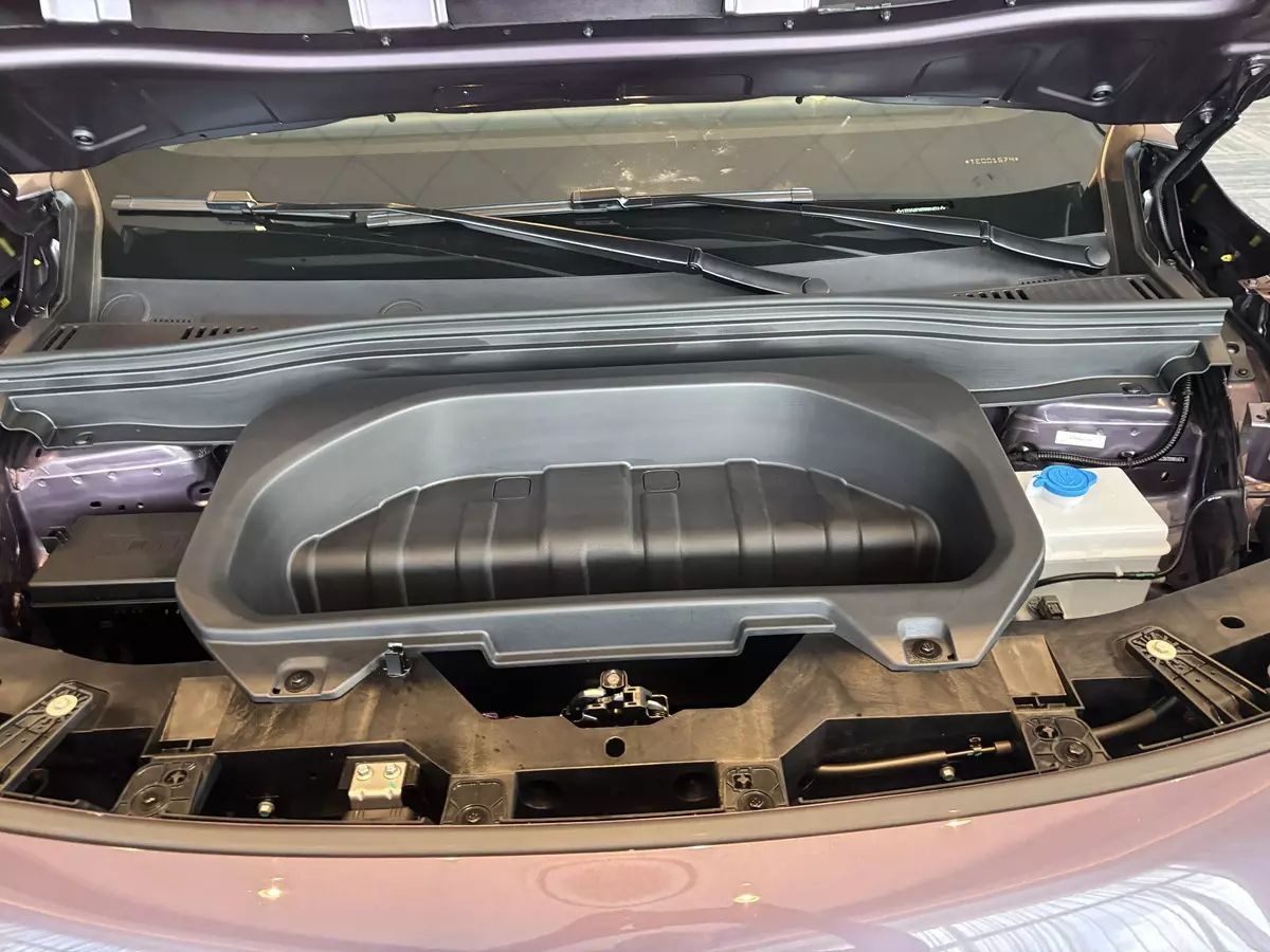 compartimento de carga dianteiro do Leapmotor B10 
